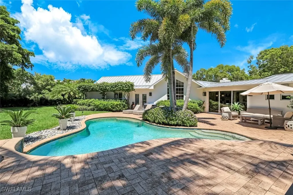 642 6th Avenue N Naples FL 34102