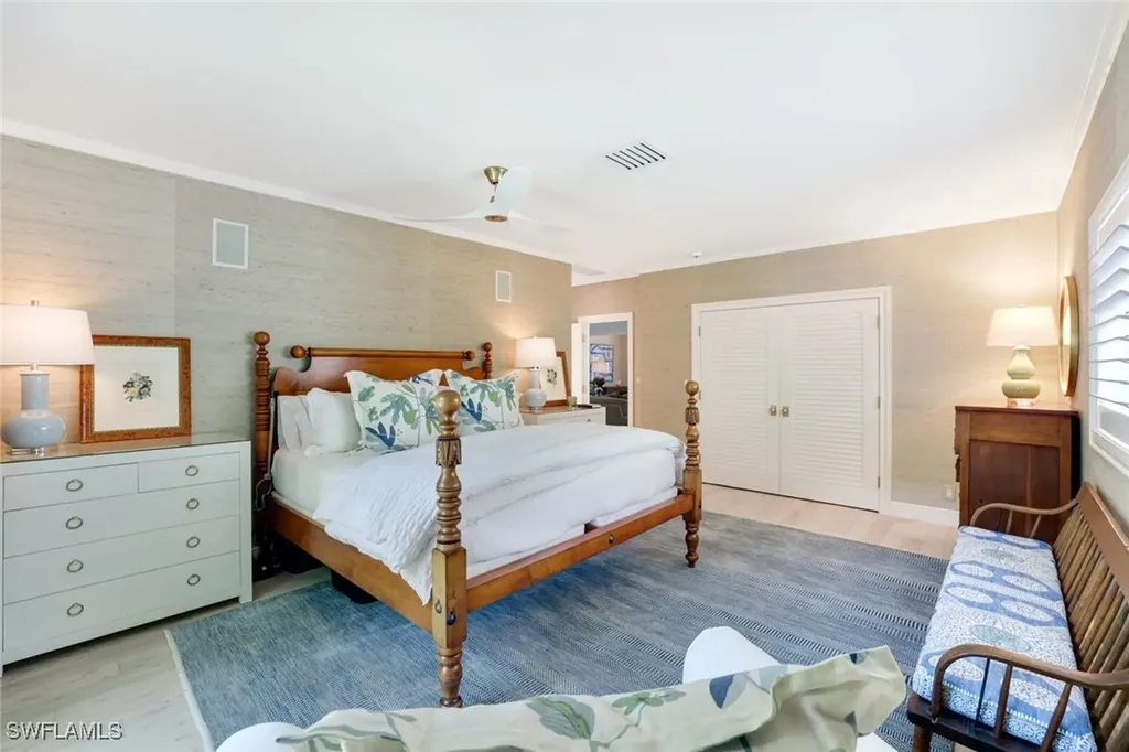 642 6th Avenue N Naples FL 34102
