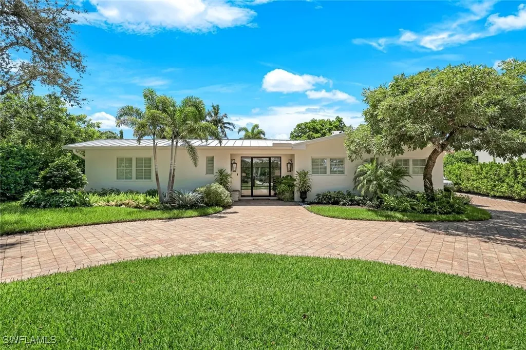 642 6th Avenue N Naples FL 34102