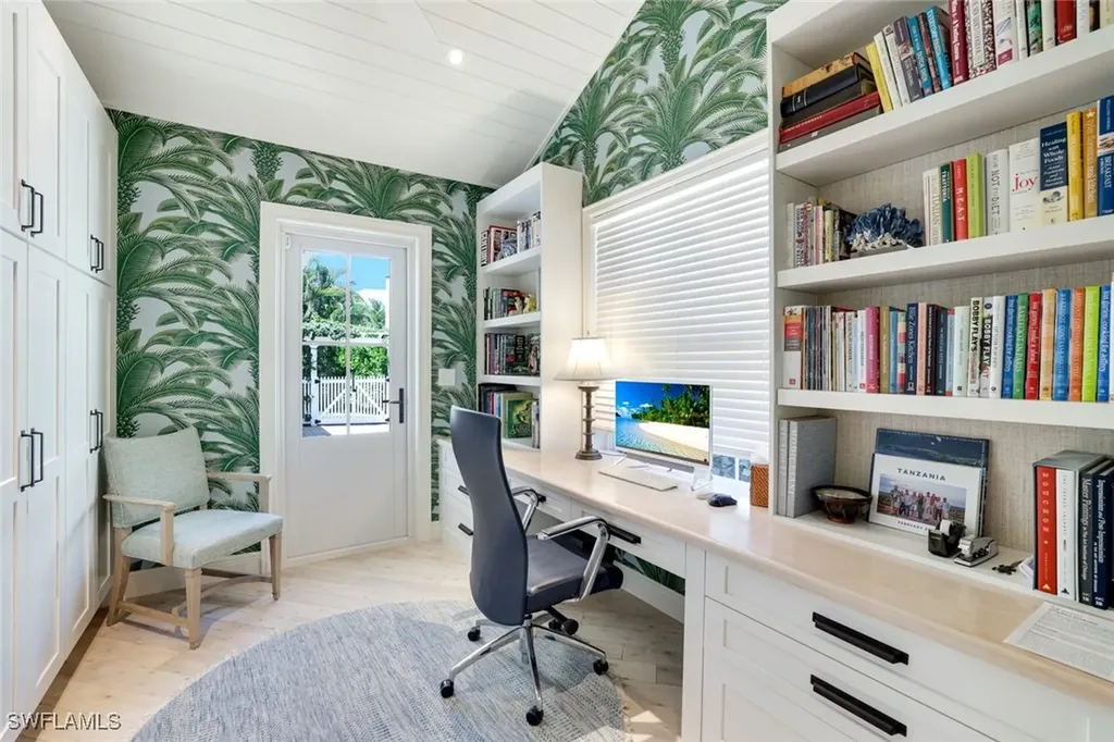 642 6th Avenue N Naples FL 34102