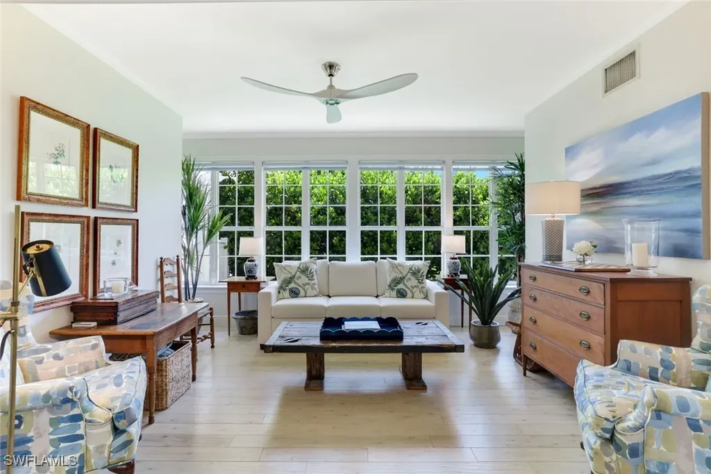 642 6th Avenue N Naples FL 34102