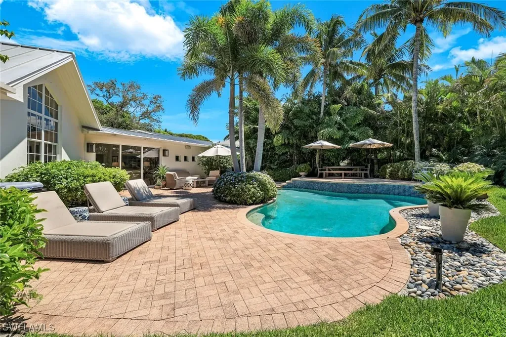 642 6th Avenue N Naples FL 34102