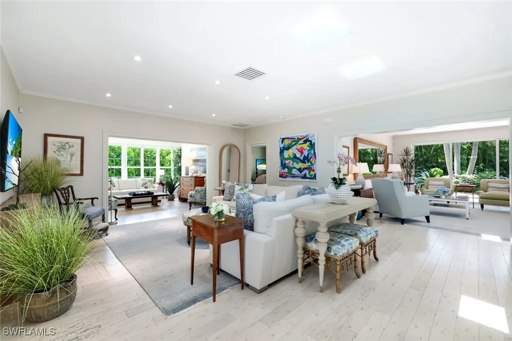 642 6th Avenue N Naples FL 34102