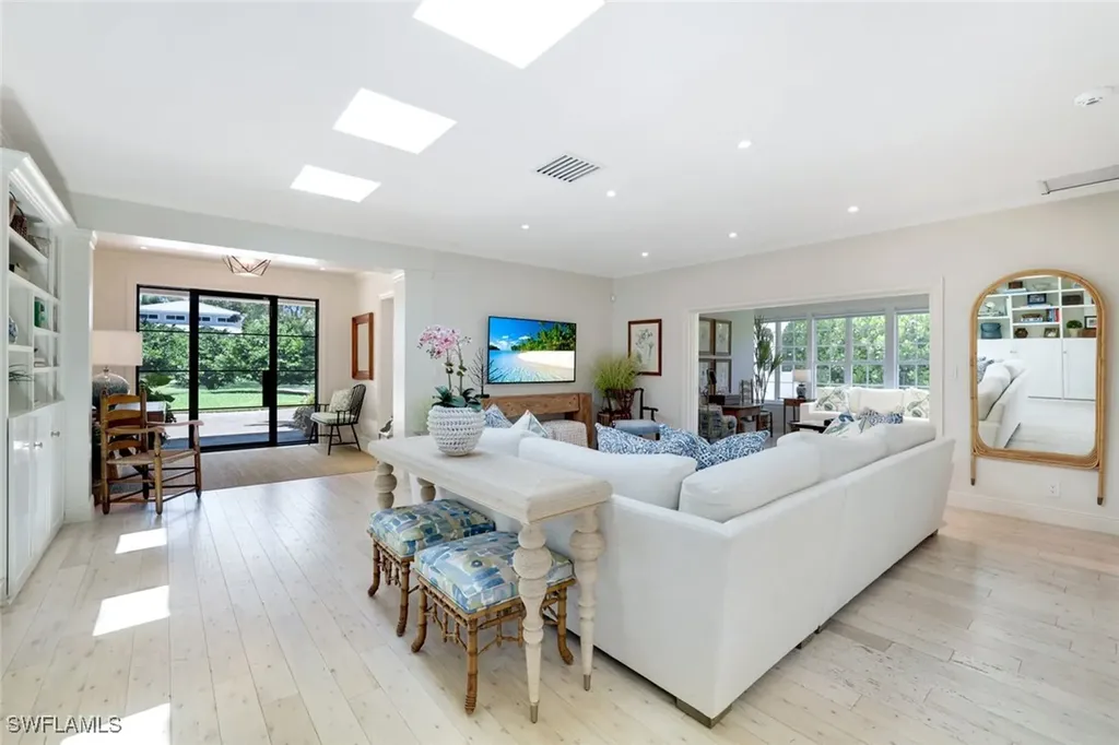 642 6th Avenue N Naples FL 34102
