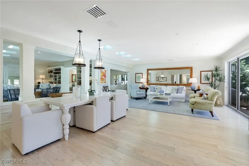 642 6th Avenue N Naples FL 34102