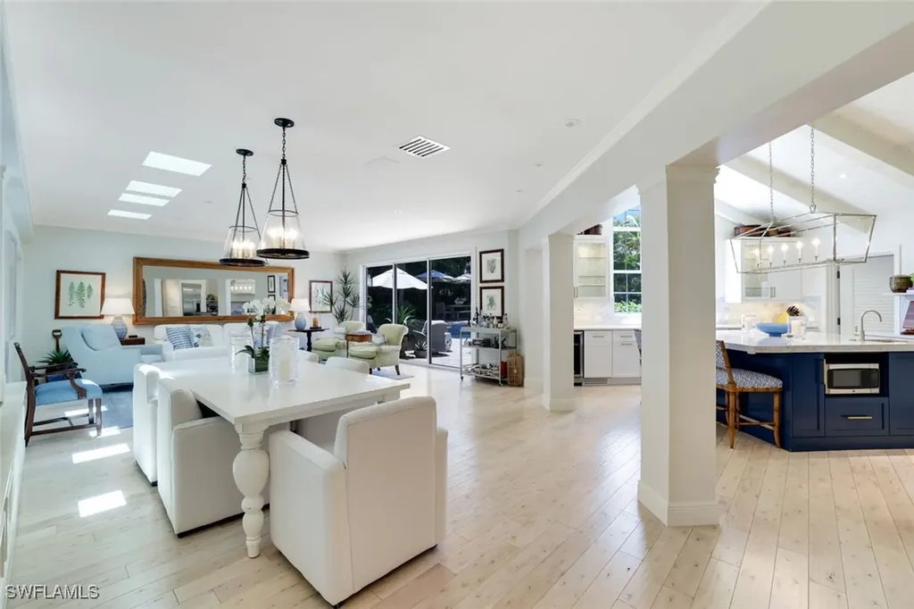 642 6th Avenue N Naples FL 34102