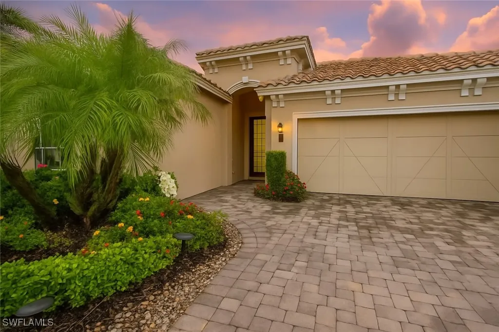 Naples FL, 1465 Serrano Circle
