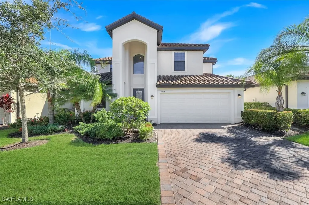 Naples FL, 4264 Raffia Palm Circle