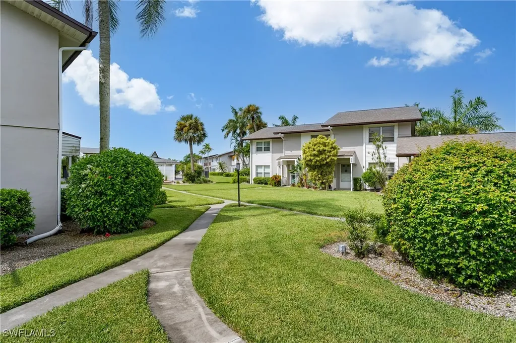 180 Cypress Way E Naples FL 34110