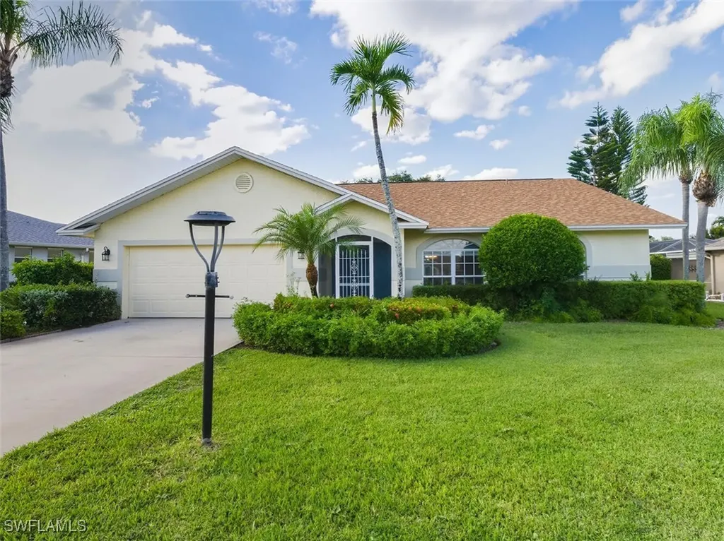 121 Estelle Drive Naples FL 34112
