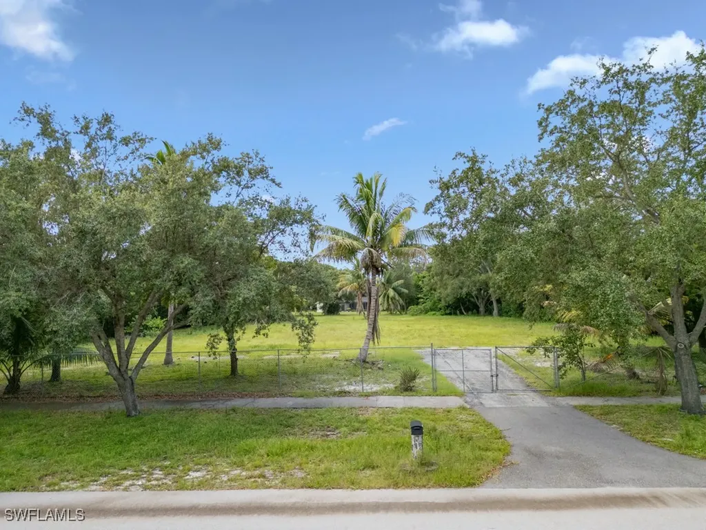 172 Hickory Road Naples FL 34108