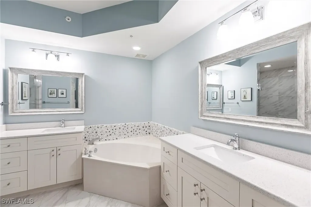 451 Bayfront Place Naples FL 34102
