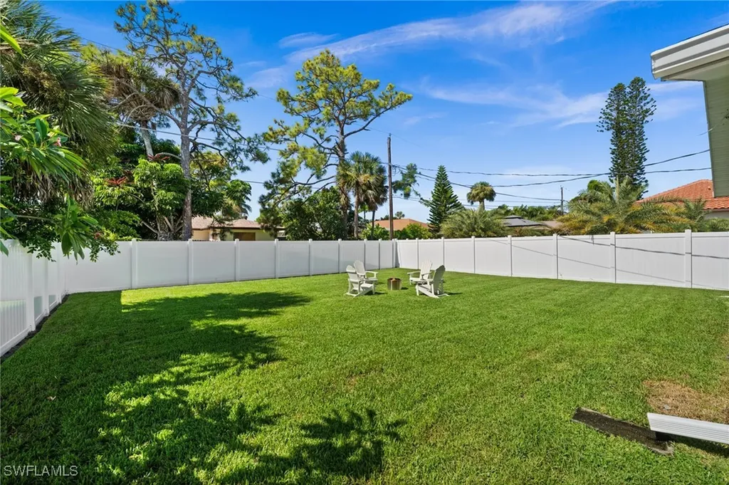738 95th Avenue N Naples FL 34108