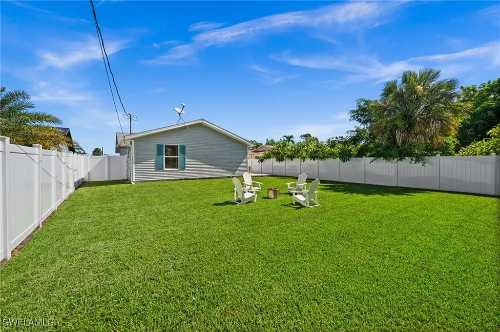 738 95th Avenue N Naples FL 34108