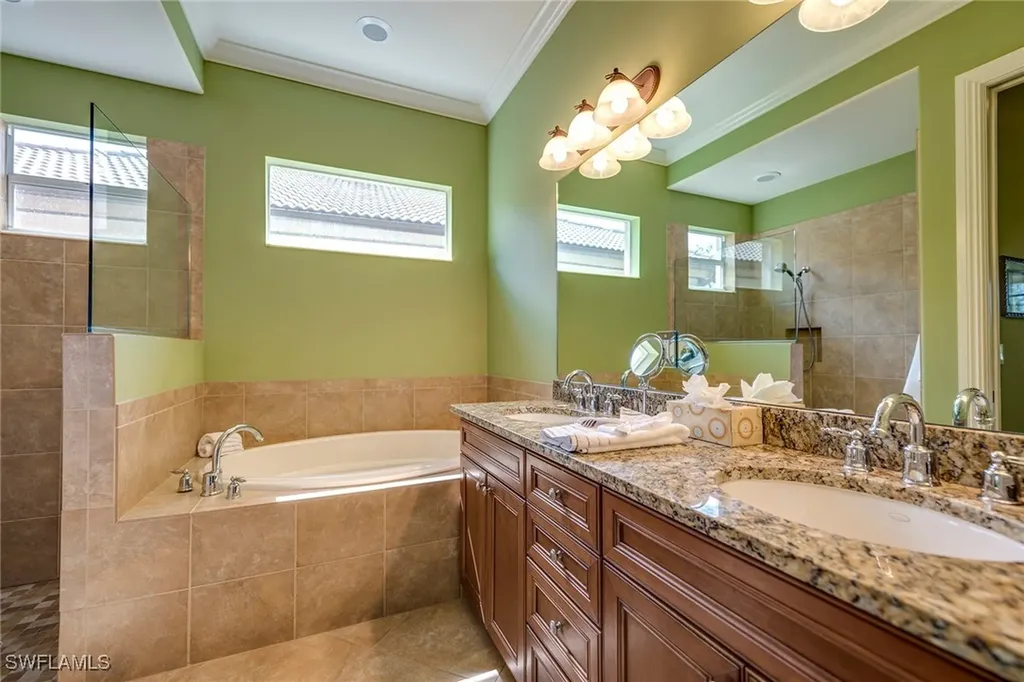 6065 Divot Court Naples FL 34113