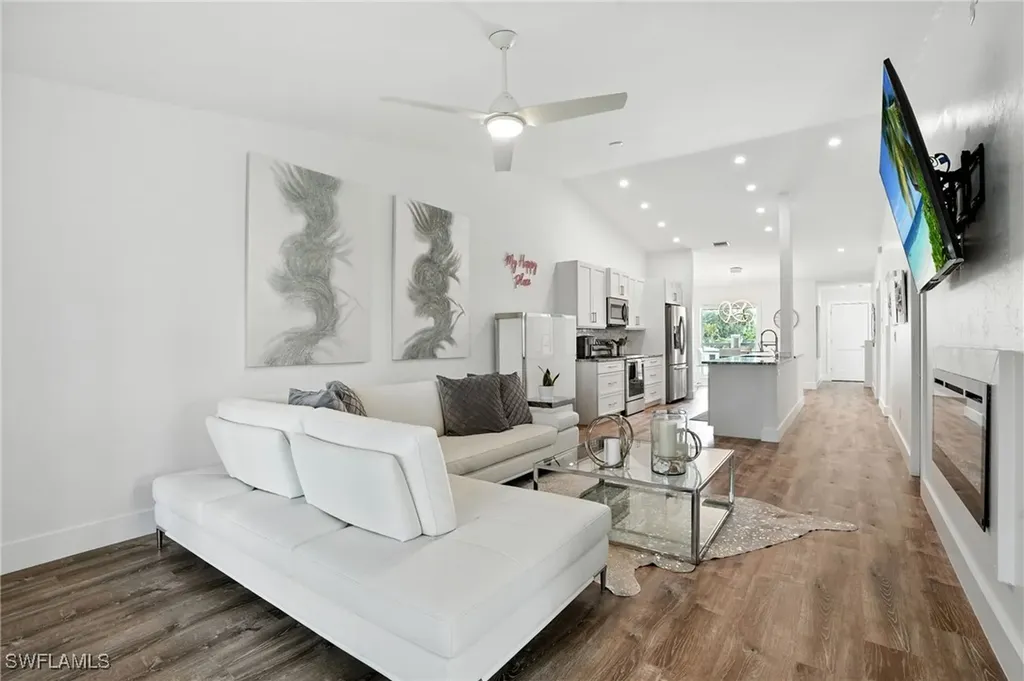 876 Gulf Pavilion Drive Naples FL 34108