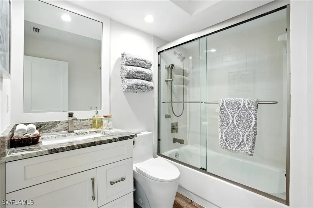 876 Gulf Pavilion Drive Naples FL 34108