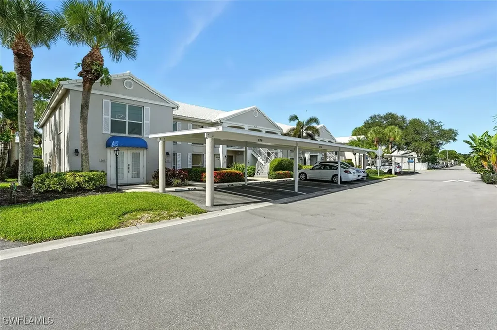 876 Gulf Pavilion Drive Naples FL 34108