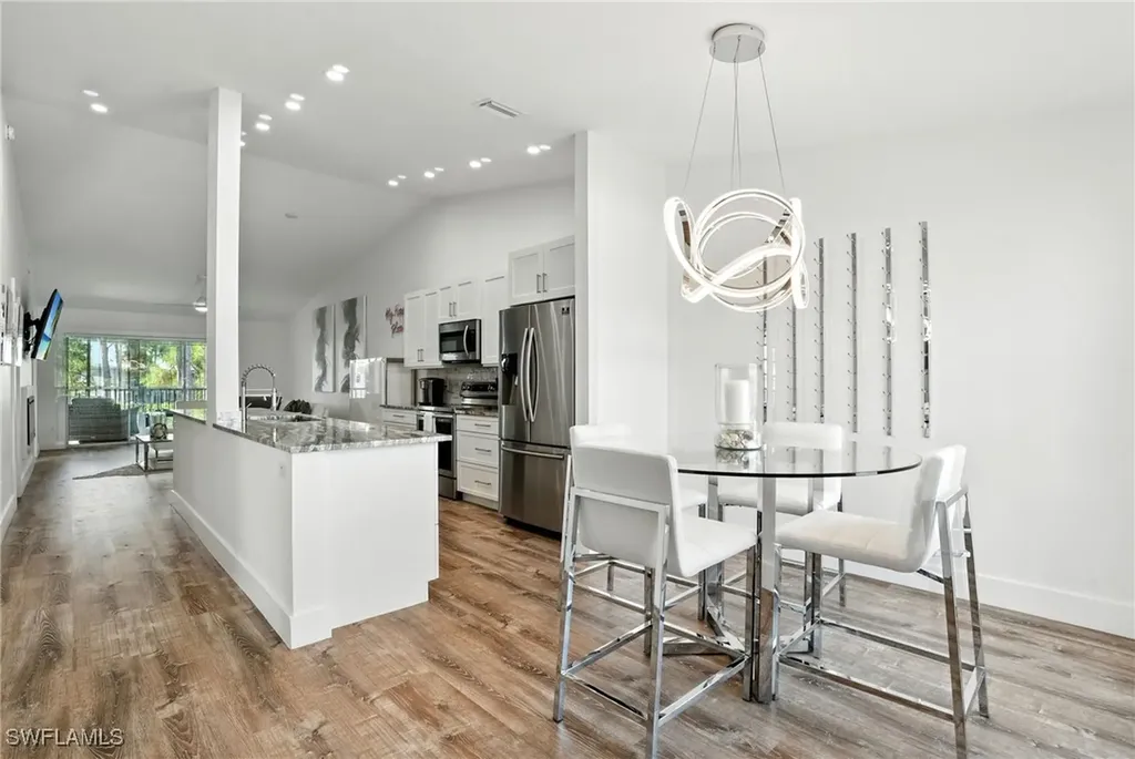 876 Gulf Pavilion Drive Naples FL 34108