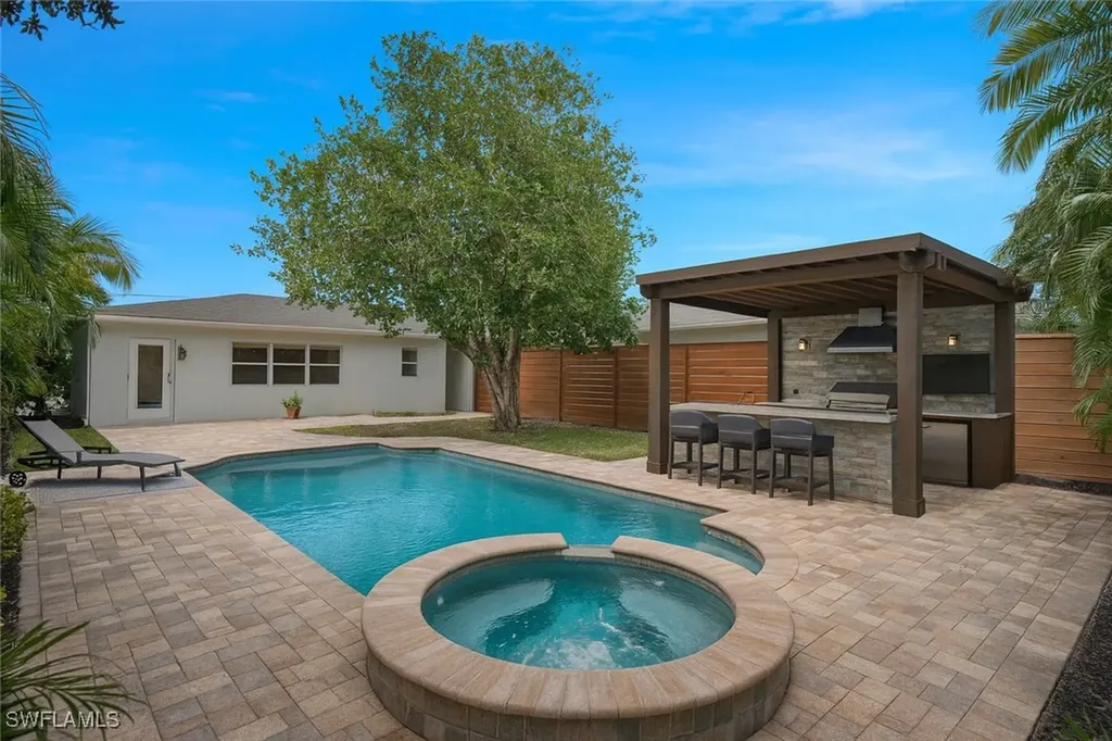 1136 Illinois Drive Naples FL 34103