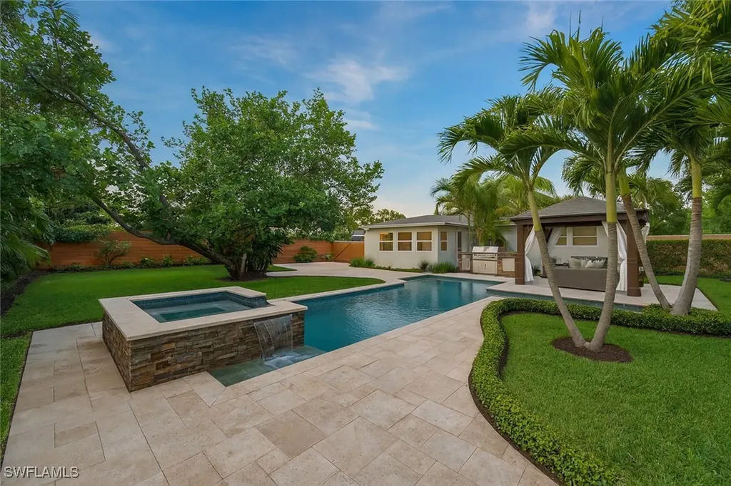 1136 Illinois Drive Naples FL 34103