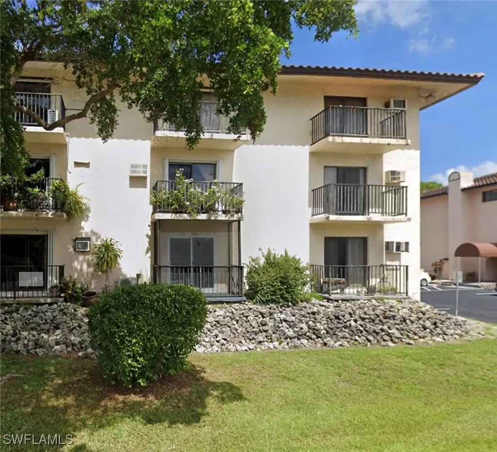 830 Wiggins Pass Road Naples FL 34110