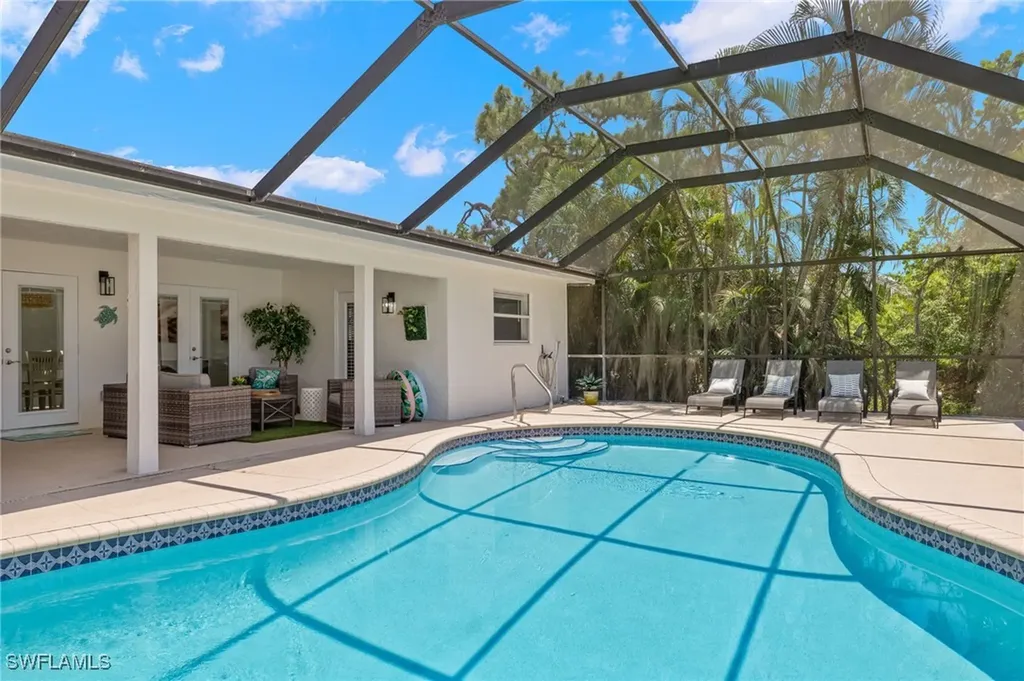 482 Tradewinds Avenue Naples FL 34108