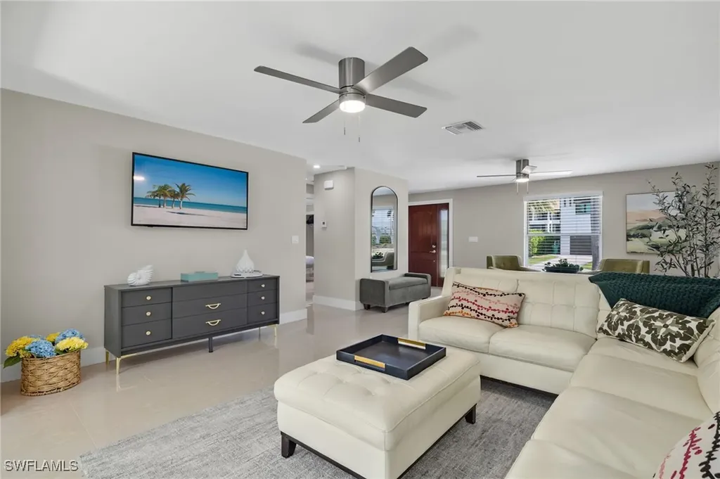 482 Tradewinds Avenue Naples FL 34108