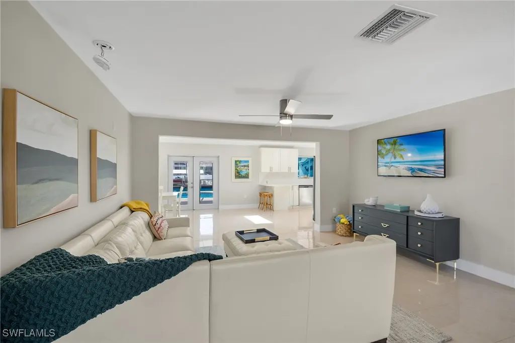 482 Tradewinds Avenue Naples FL 34108