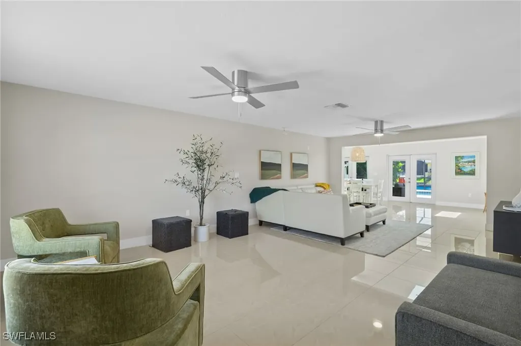 482 Tradewinds Avenue Naples FL 34108