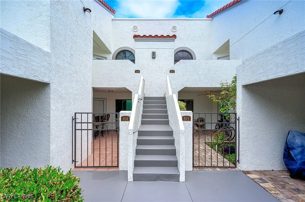 601 Beachwalk Circle Naples FL 34108