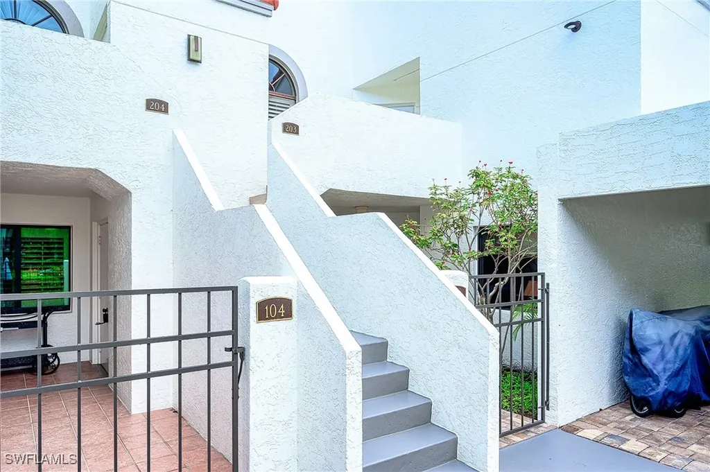 601 Beachwalk Circle Naples FL 34108