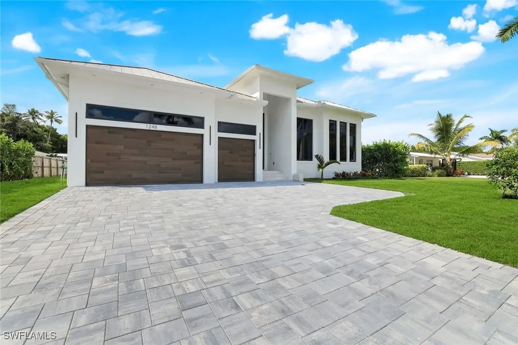 Naples FL, 1248 13TH Avenue N