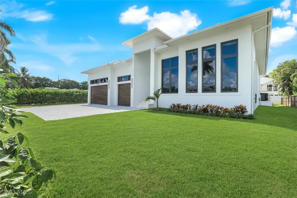 1248 13th Avenue N Naples FL 34102