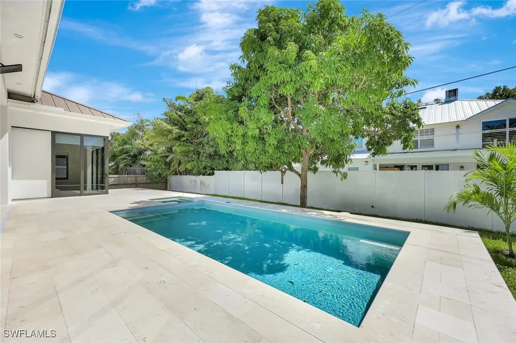 1248 13th Avenue N Naples FL 34102