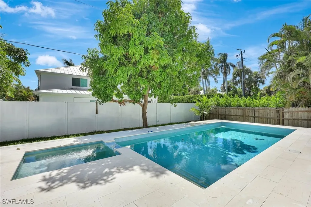 1248 13th Avenue N Naples FL 34102