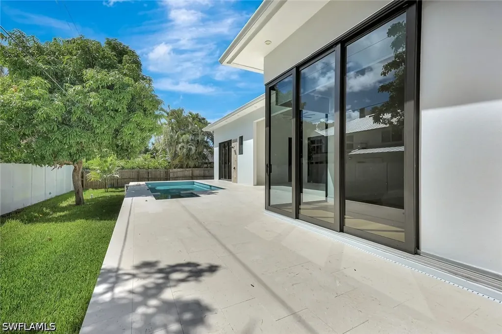 1248 13th Avenue N Naples FL 34102