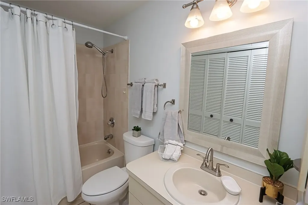 10805 Queen Anne Lane Naples FL 34109