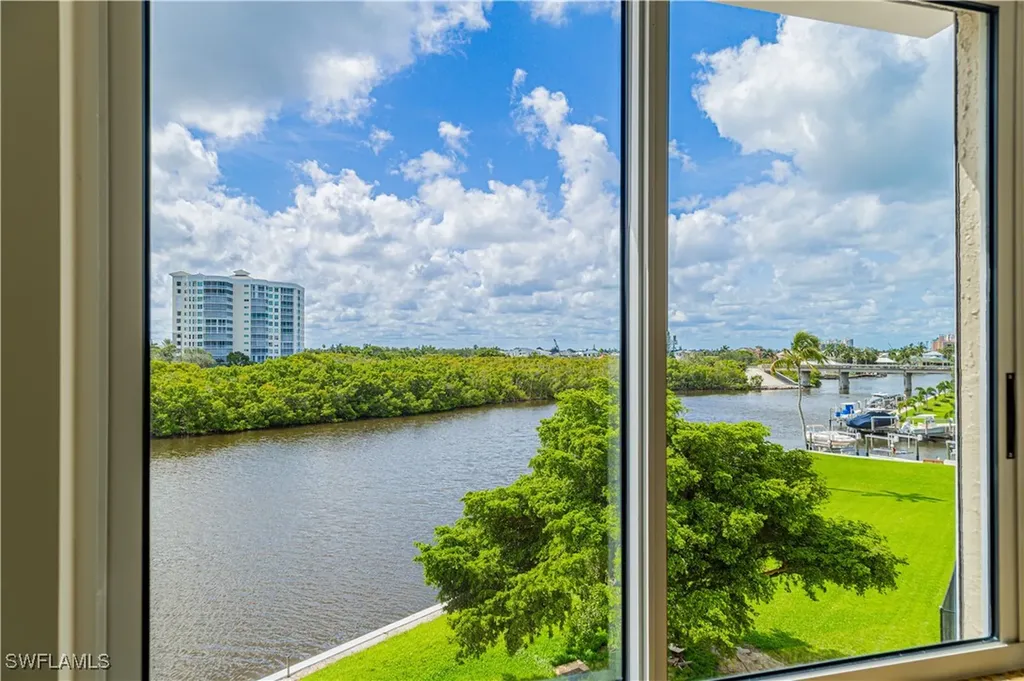 25 Bluebill Avenue Naples FL 34108
