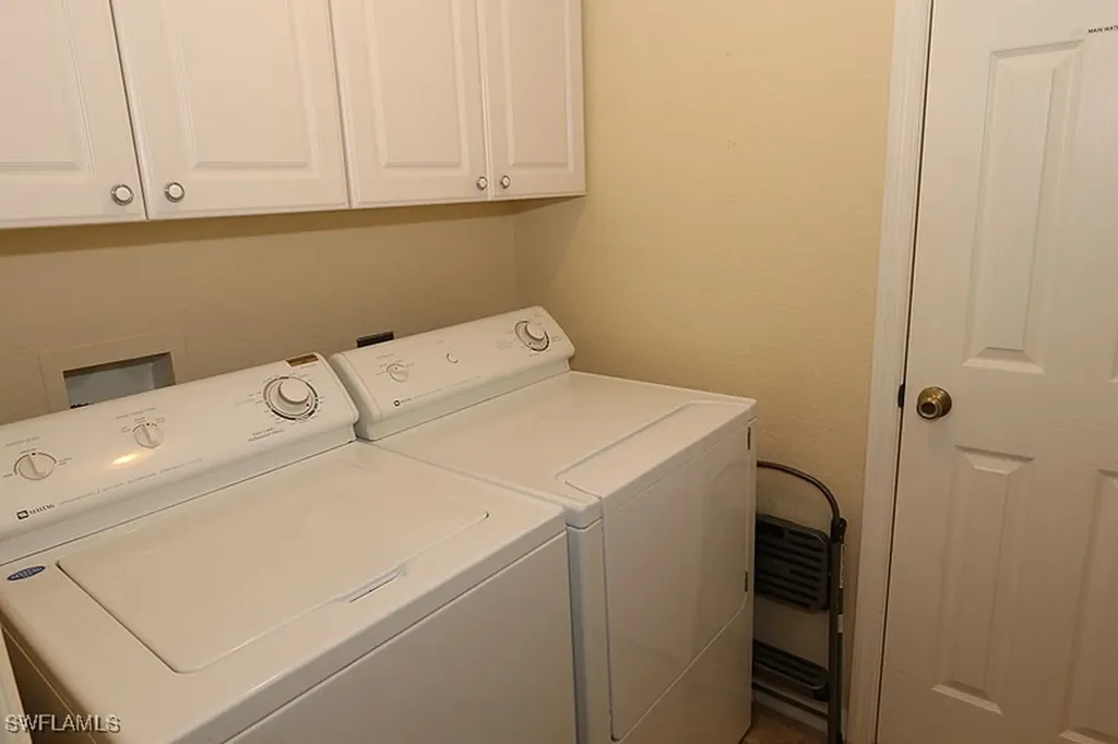 3250 Cypress Glen Way Naples FL 34109