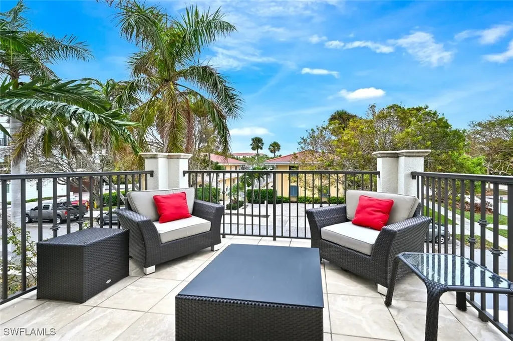425 5th Street S Naples FL 34102