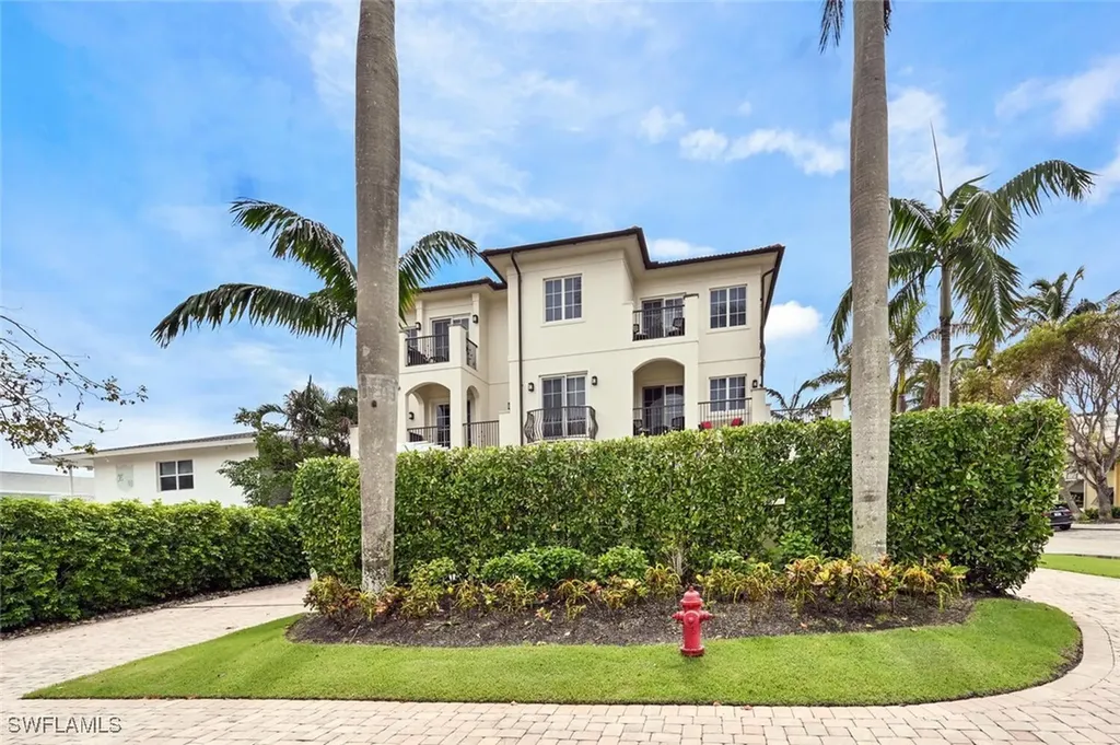 425 5th Street S Naples FL 34102