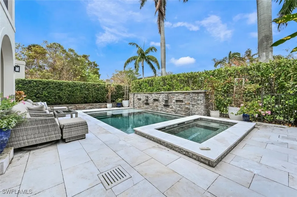 425 5th Street S Naples FL 34102