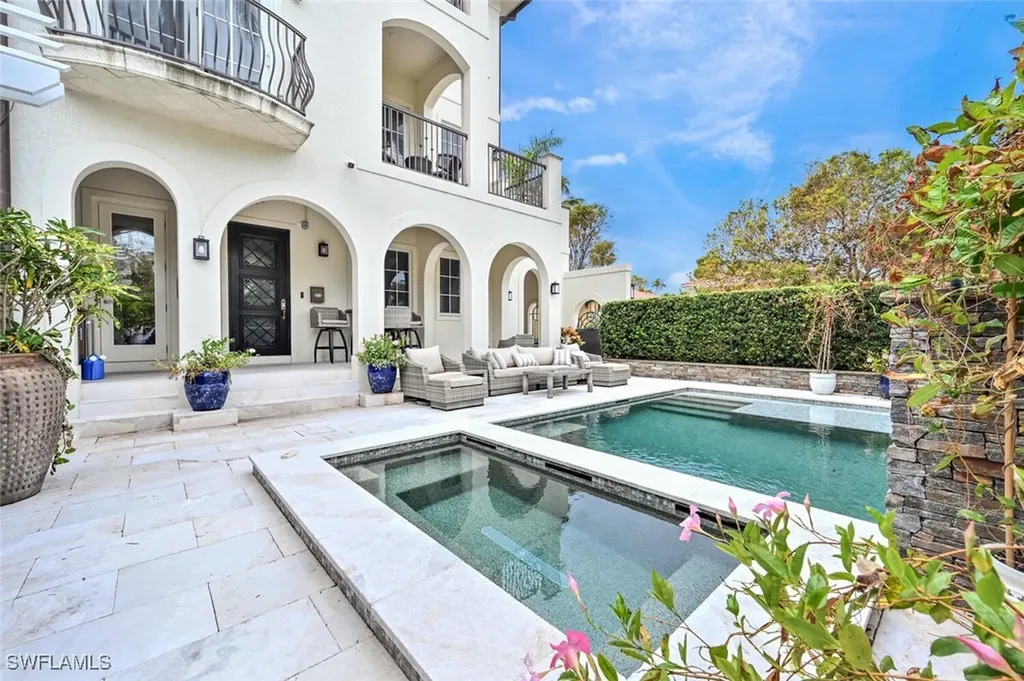 425 5th Street S Naples FL 34102