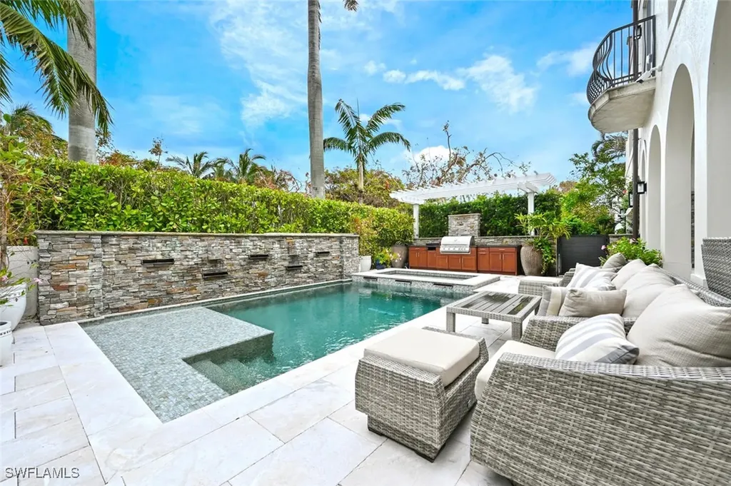 425 5th Street S Naples FL 34102
