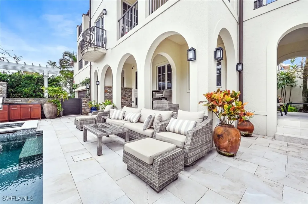 425 5th Street S Naples FL 34102