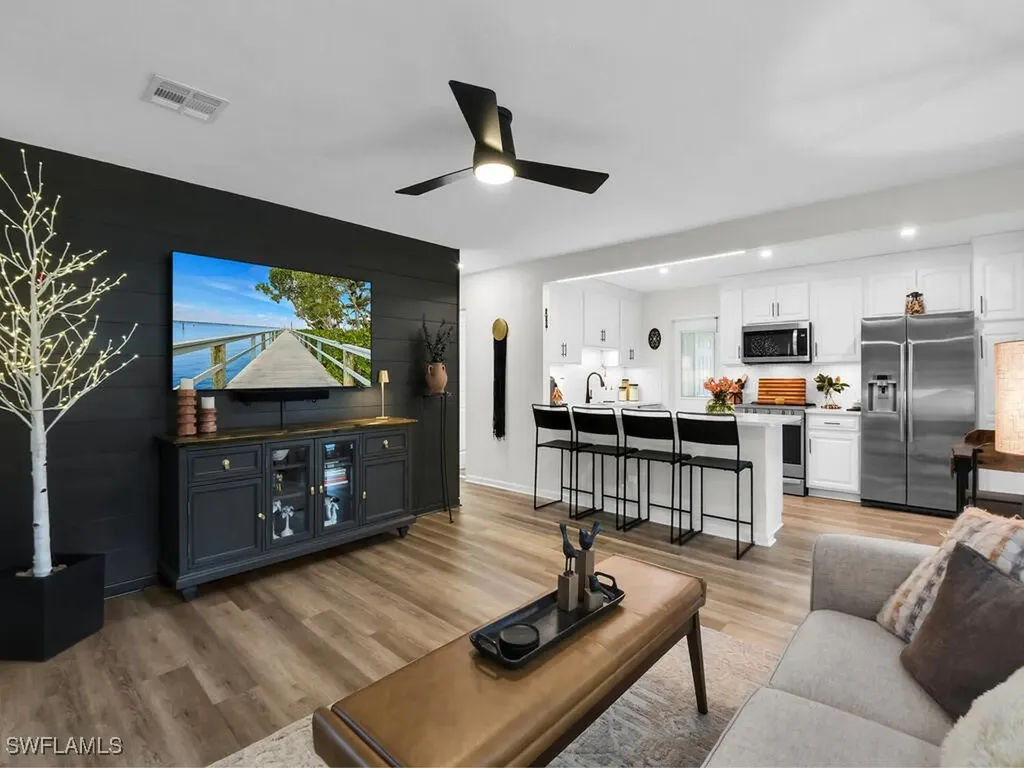 619 10th Street N Naples FL 34102