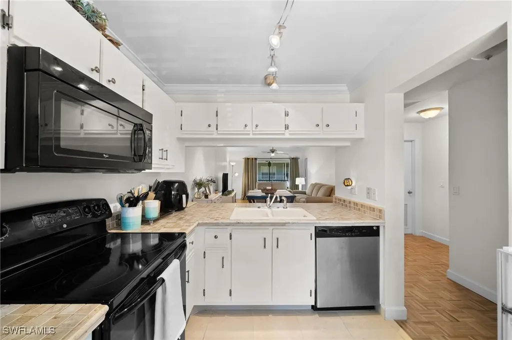 1933 Courtyard Way Naples FL 34112