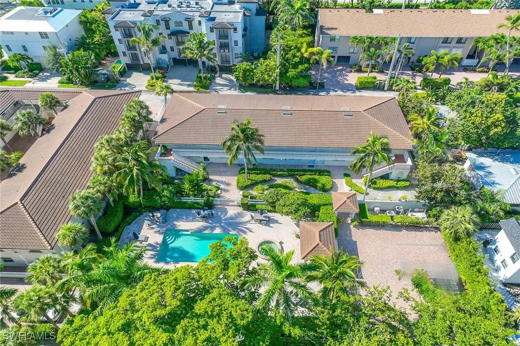 950 7th Avenue S Naples FL 34102