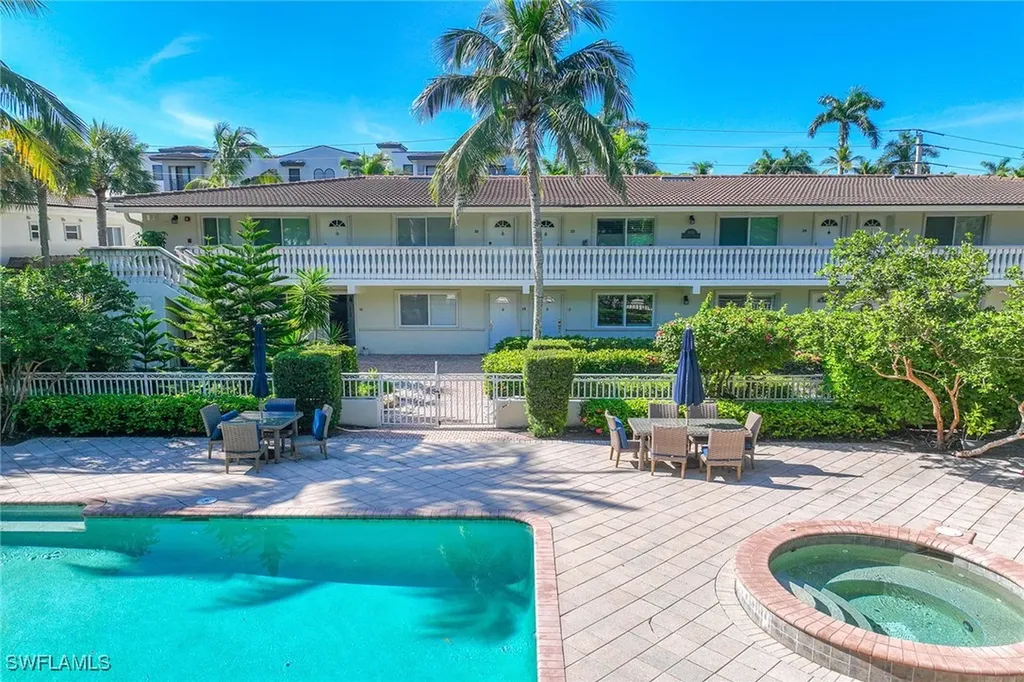 950 7th Avenue S Naples FL 34102